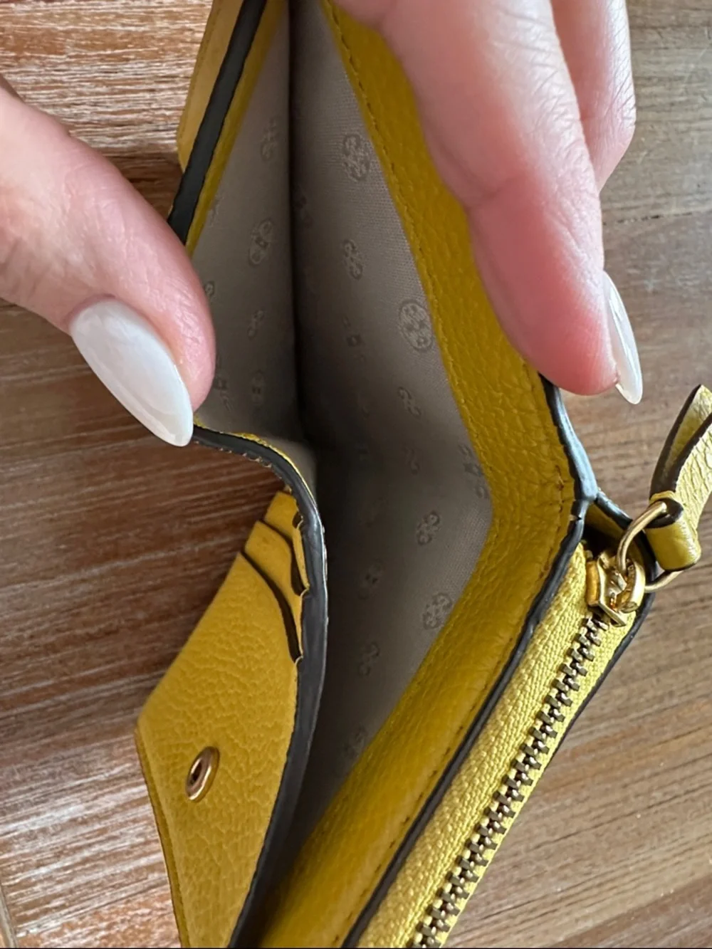 TORREY BURCH Britten Mini Wallet Pebbled Leather, Yellow - Picture 3 of 4